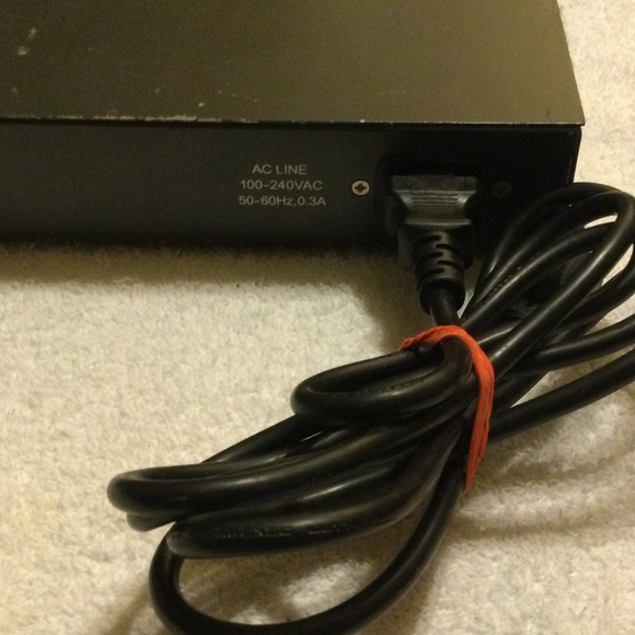 D-Link DGS-1024D 24-Port Gigabit Unmanaged Metal Desktop or Rackmount Switch (DG - Picture 8 of 8